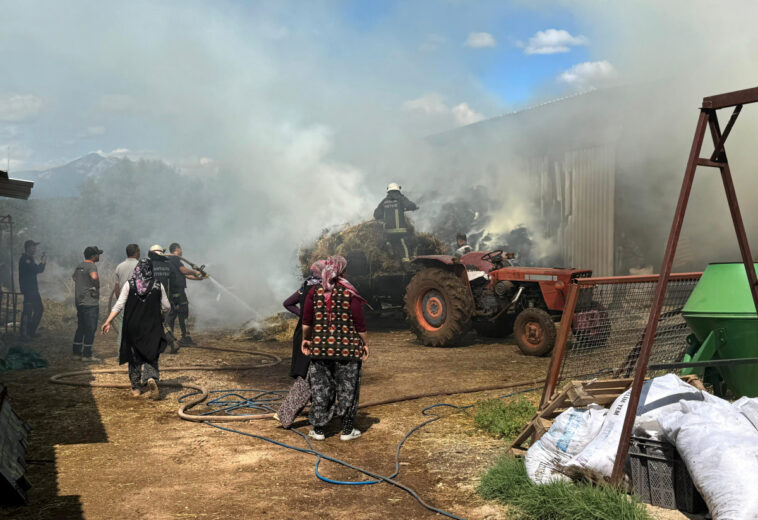 Yangını polisler söndürdü