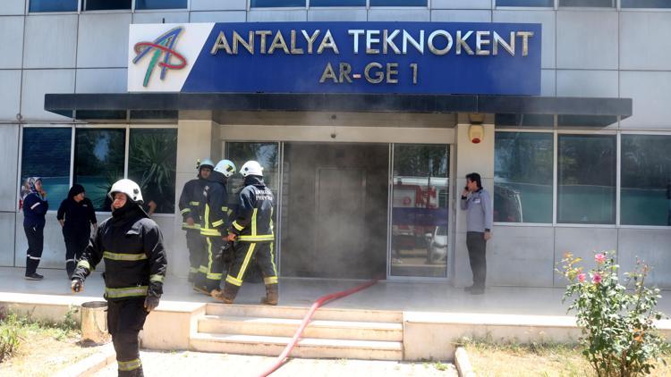 Teknokent AR-GE binasında çıkan yangın söndürüldü