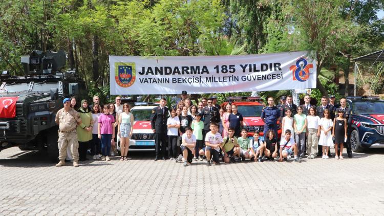 Jandarmadan çocuklara 185inci yıl hediyesi