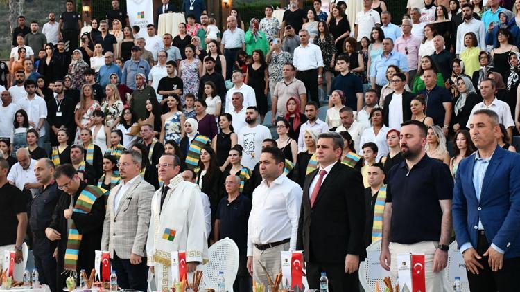 Alanya Üniversitesinde coşkulu mezuniyet töreni