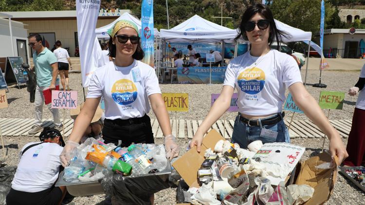 Plastiksiz kıyı ve sular projesi Konyaaltı sahilinde