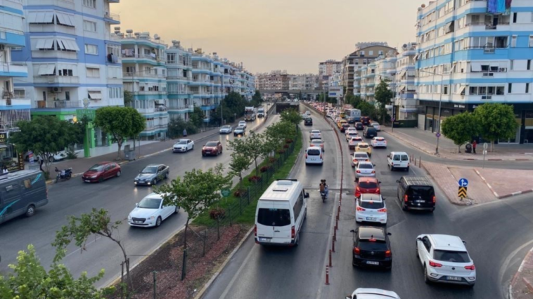 Antalya'da araç sayısı 1 milyon 500'e yaklaştı