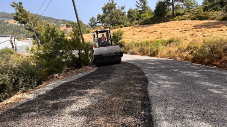 ASAT Gazipaşa'da bozulan yollara asfalt döktü