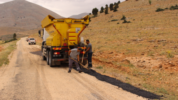 Büyükşehir Elmalı Ovacık'ta yol bakım ve onarım çalışmasını tamamladı