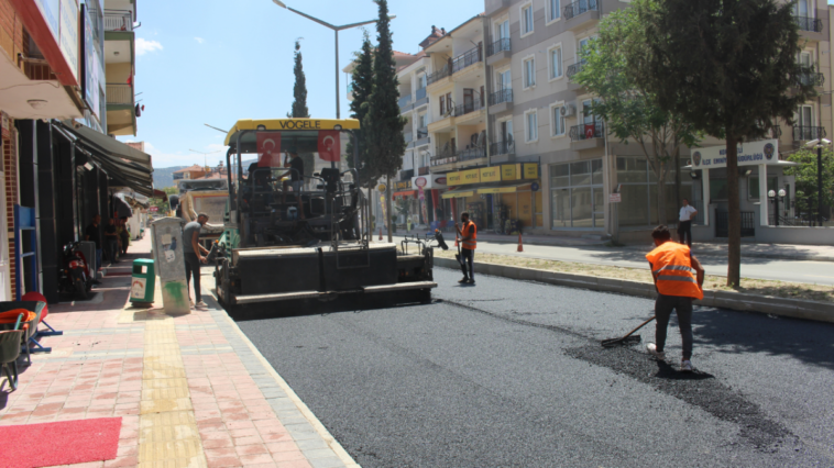 Büyükşehir Korkuteli İstiklal Caddesi'ni yeniliyor