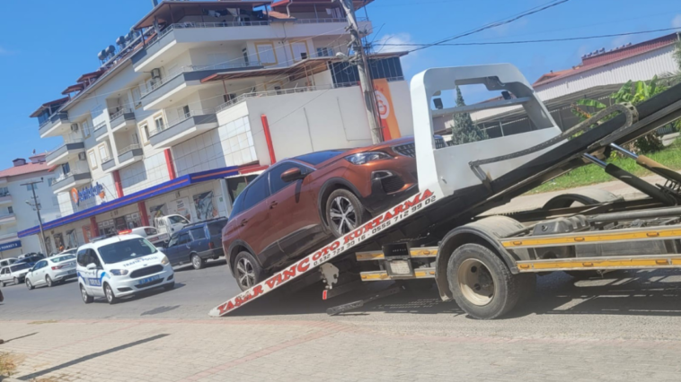 Gazipaşa'da kural tanımayan sürücünün aracı trafikten men edildi