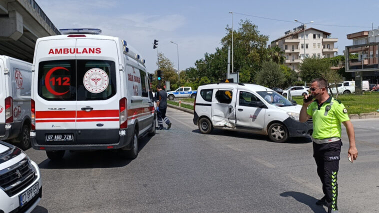 Kazaya gelen ambulans da kaza yaptı