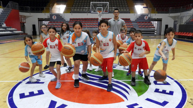 Kepez'de gelecek basketbolcuları yetişiyor