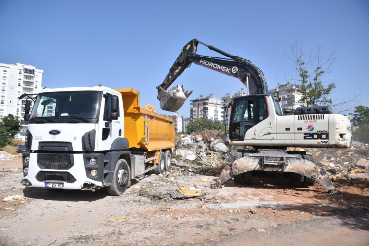 Kepez'den Akdeniz Sanayi Sitesi'nde temizlik hamlesi