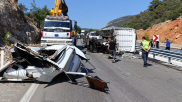 Korkuteli yolunda korkunç kaza 1 kişi hayatını kaybetti