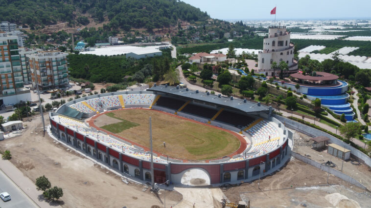 Kumluca Atatürk Stadyumu açılışa hazır