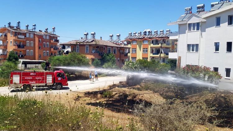 Arazideki yangın büyümeden söndürüldü