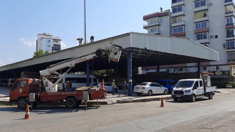 Kumlucada eski halk pazarı yıkılıyor