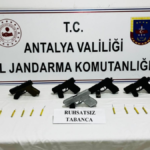 Antalya'da jandarma ruhsatsız 5 silah yakaladı