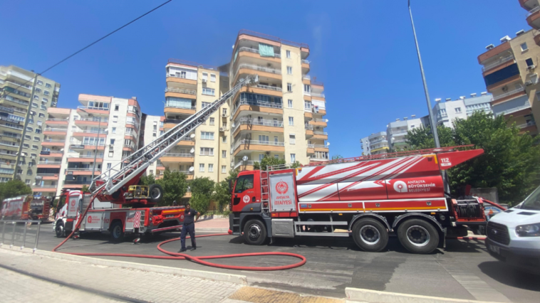 Antalya'da Meltem Mahallesi'nde yangın paniği