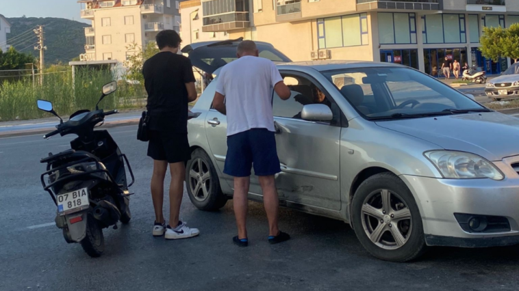 Gazipaşa'da otomobil ile motosiklet çarpıştı: 1 yaralı