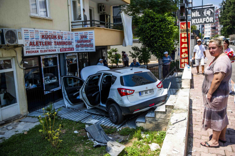 Konyaaltı'nda görünmez kaza