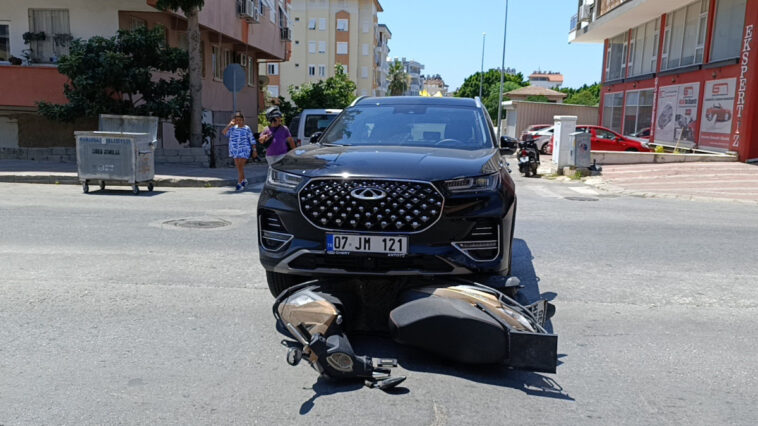 Manavgat'taki kazada motosiklet sürücüsü ölümden döndü