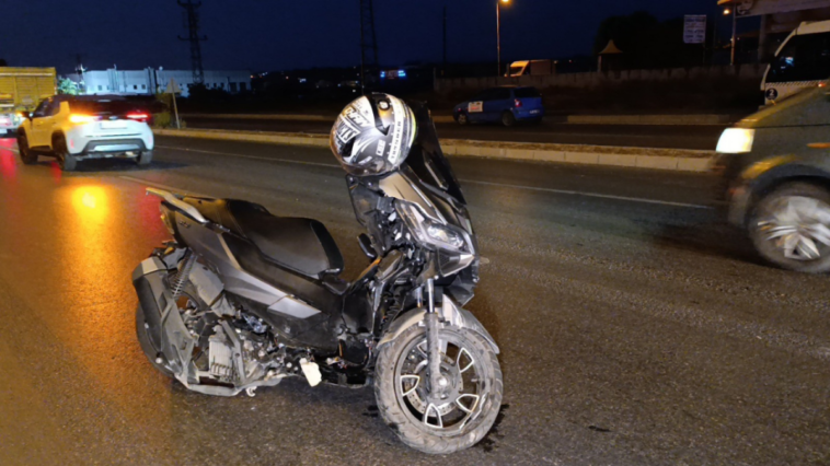 Minibüse arkadan çarpan motosiklette 2 kişi yaralandı