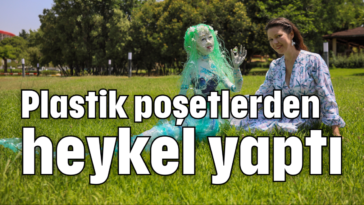 Plastik poşetlerden heykel yaptı