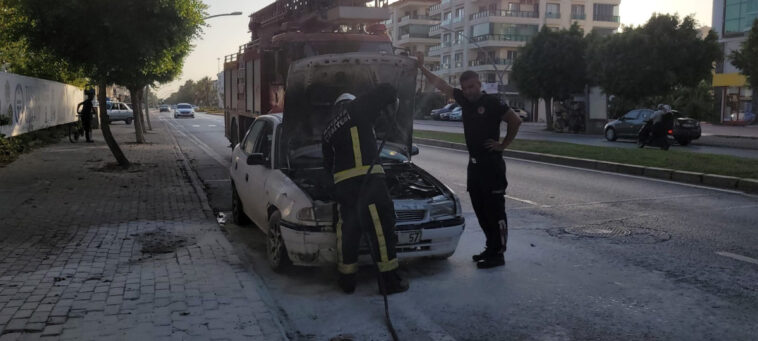 Seyir halindeyken yanmaya başlayan otomobil söndürüldü