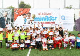 250 minik futbolcu Zafer Turnuvası'na katıldı