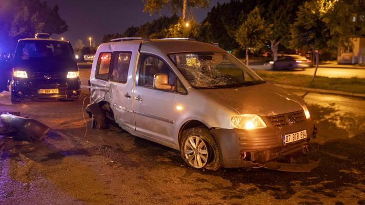 Ehliyetsiz sürücü otomobili hurdaya çıkardı