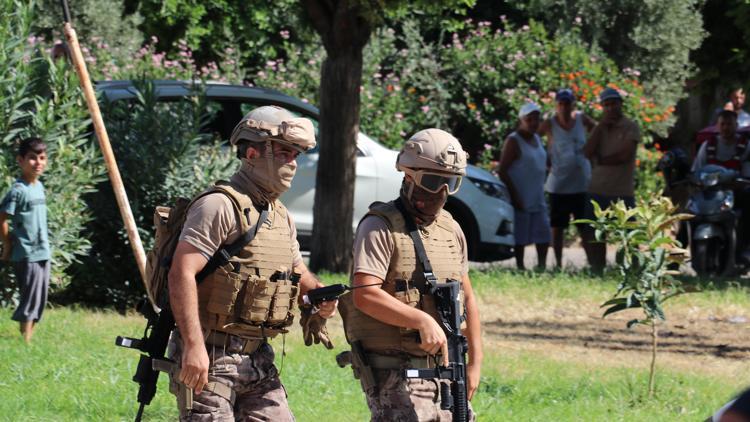 Kız arkadaşını evinde bulamayınca polise direndi, tabanca ile kendisini vurdu