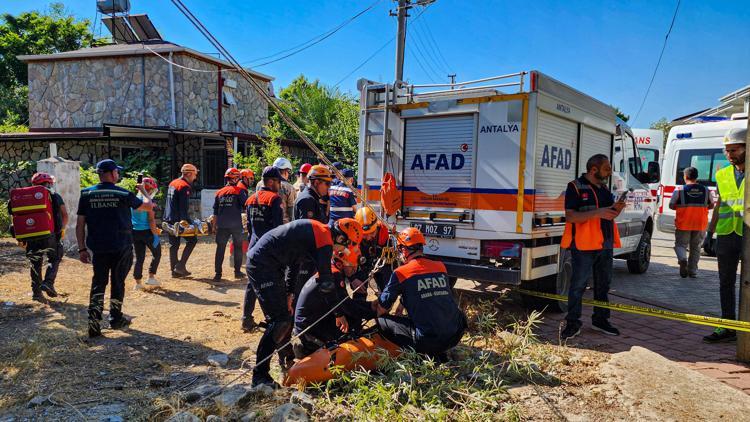 Antalyadaki deprem tatbikatı, gerçeğini aratmadı; gözyaşlarını tutamadılar