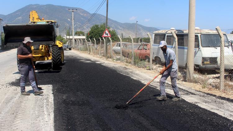 Büyükşehir asfalt onarım çalışması yapıyor