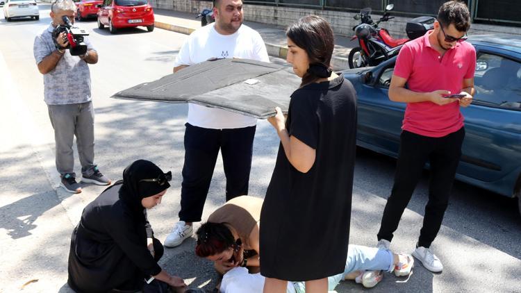 Yaralı motosikletliyi sağlık ekibi gelene kadar bagaj halısıyla güneşten korudular