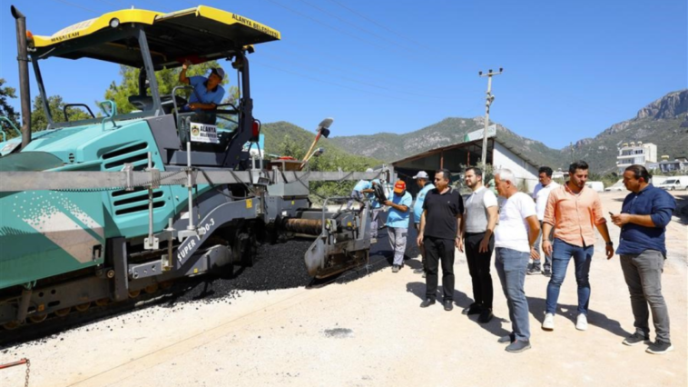 Alanya'da yayla ve grup yollarına sıcak asfalt