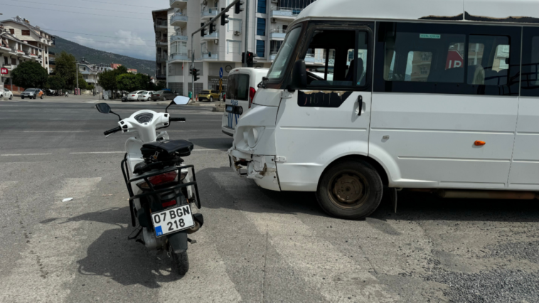 Gazipaşa'da otomobille çarpışan motosiklet sürücüsü ağır yaralandı