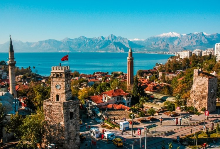 ANTALYA 9 MİLYONU GEÇTİ