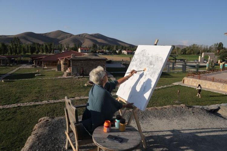 SANAT BU KEZ BAYBURT^TA DOĞDUĞU TOPRAĞA AKTI