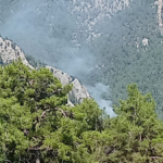 Kemer Gedelme Yaylası'ndaki yangına müdahale ediliyor