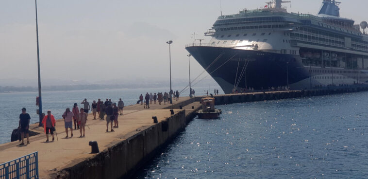 Kruvaziyer gemisi Alanya'ya bin 810 yolcu getirdi