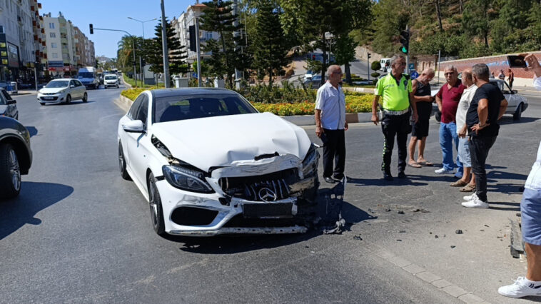 Manavgat'ta zincirleme kazada 2 kişi yaralandı