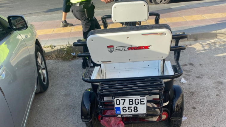 Manavgat'taki 1 kişinin yaralandığı kazada elektrikli bisiklet ile motosiklet çarpıştı