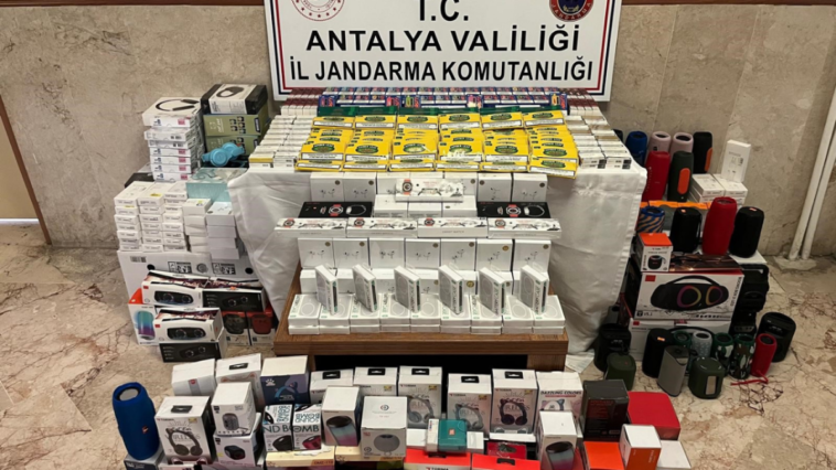 Markette kaçak tütün, sigara ve elektronik sigara satan 2 kişi yakalandı