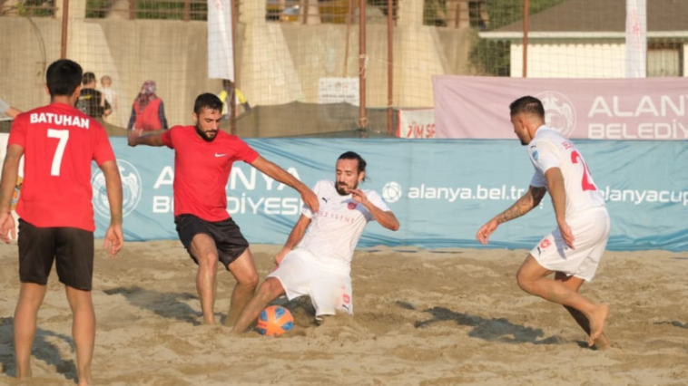 Plaj futbolunun şampiyonu Alanya Belediyespor