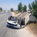 Takla atan otomobilin sürücüsü kazayı yara almadan atlattı