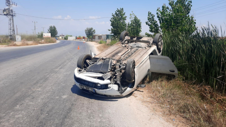 Takla atan otomobilin sürücüsü kazayı yara almadan atlattı