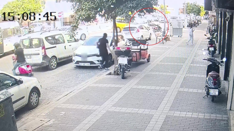 Ticari aracın çarptığı motosikletin sürücüsü asfalt zemine düştü