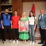 Olimpiyat madalyalı sporcudan rektöre ziyaret