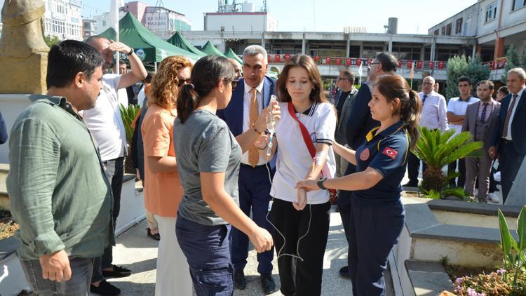 Törende fenalaşan öğrenci yere düşüp, başını çarptı