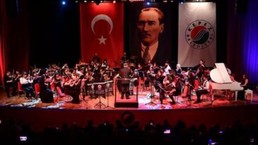 Kepez’in senfoni orkestrasından Cumhuriyetin 101inci yılına özel konser