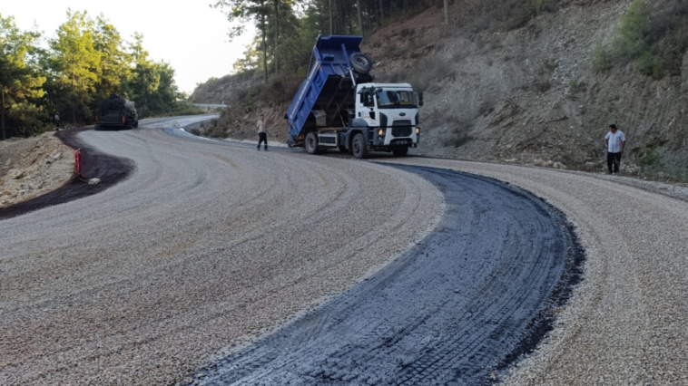 Alanya’da Bayırkozağacı, Güzelbağ ve Katı Atık Tesisi yolu asfaltlandı