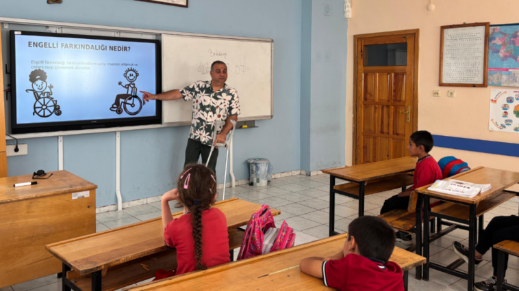 Alanya'da empati ve engelli farkındalığı semineri düzenlendi