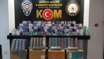 Antalya'da 15 kaçakçı yakalandı 3'ü tutuklandı